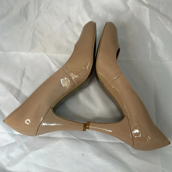 TAHARI Westerly Nude Tan Patent Leather Pumps Shoes Heels Neutral Size 6 - Picture 4 of 11